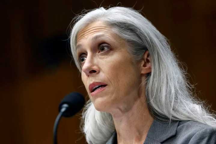 Exjefa de los CDC afirma que Secretario de Salud de EU intentó obligarla a cambiar calendario de vacunación infantil