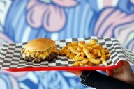 New halal restaurant chain Slaw Burger launches in Palatine, Schaumburg