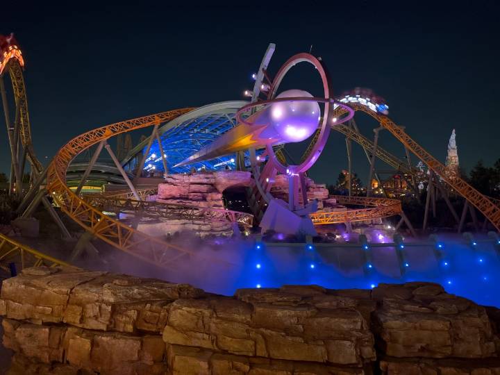 Muere visitante tras quedar inconsciente en montaña rusa de Universal Orlando