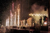 Miles disfrutan del ambiente musical en El Grito