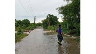 Desalojan universidad en Escuinapa ante crecida de arroyo