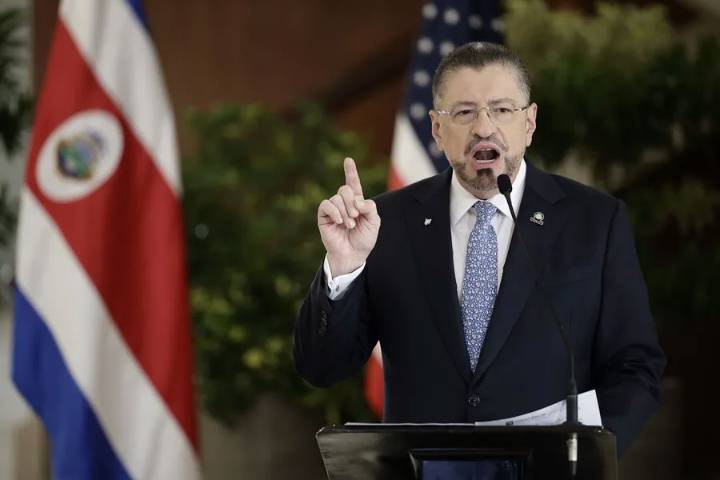 El Congreso de Costa Rica decide mantener el fuero al presidente Rodrigo Chaves