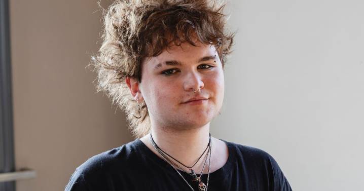 'I couldn’t look at myself' - Young cancer survivors share what life during treatment is like