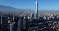 Calificadora Fitch mantiene nota de Chile, sube proyección del PIB y pone paños fríos a las elecciones