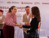 Gobernadora Marina del Pilar invita a familias a registrarse en la beca Rita Cetina para apoyar la educación de sus hijos