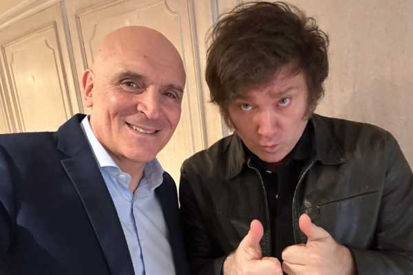 Espert: "en 2019, me dijeron que presentaban mi libro en Viedma y me llevaron en su nave"