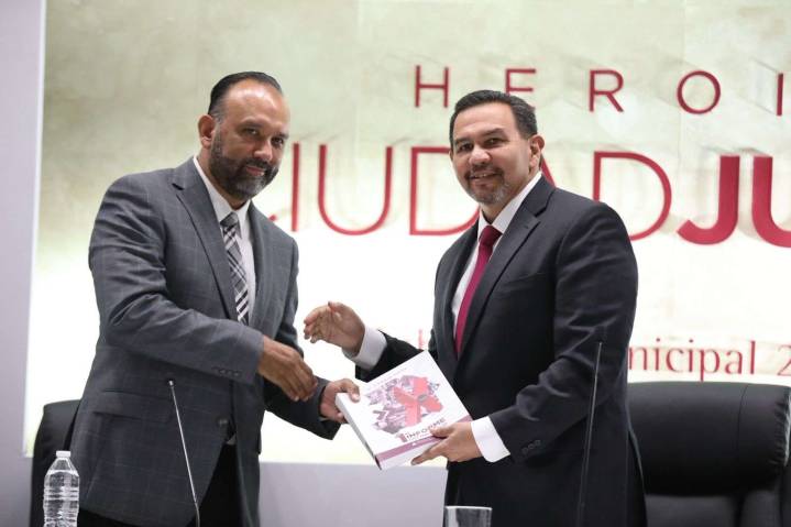 Rinde alcalde informe ante regidores