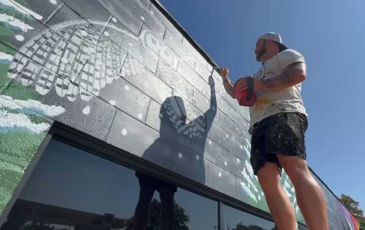 New year-round Christmas mural bringing holiday spirit to South Lyon community