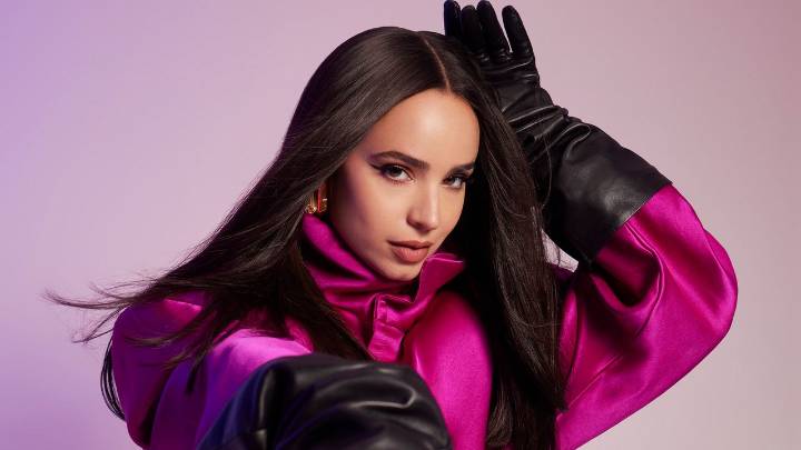 Sofia Carson en portada de septiembre 2025 de aniversario de Glamour México y Latinoamérica