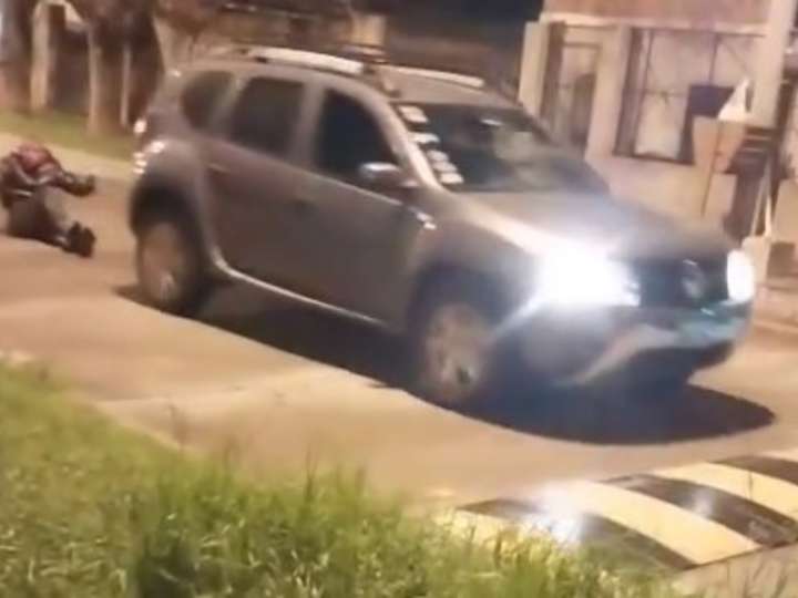 "¡Ey, pará amigo!": lo acusaban de ladrón y lo arrastraron atado a un auto por la calle