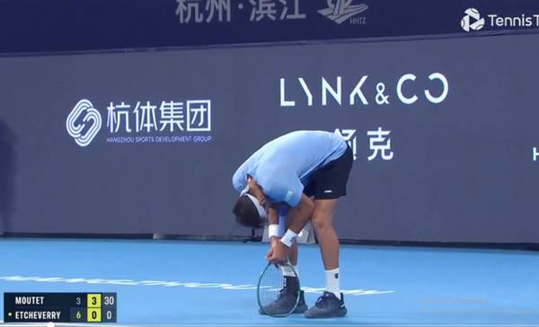 Ganaba y debió abandonar por lesión: Etcheverry, afuera del ATP Hangzhou 2025