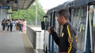 Un accidente entre dos buses del sistema MÍO se registró dentro de la estación Andrés Sanín, en Cali