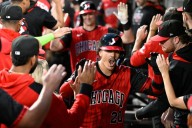 Chicago White Sox win 4-3 to snap six
