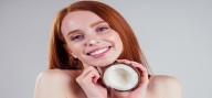 Aplica aceite de coco en tu rostro para lucir una piel radiante