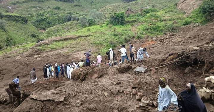 Sudanese authorities bury hundreds of victims of Darfur landslide
