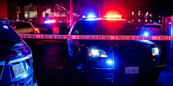 2 thugs who kill man during robbery get shot by fourth man at apartment complex, police say