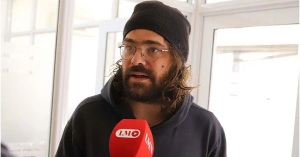 Peter Lanzani pasó por un peluquero para una obra de teatro y quedó irreconocible