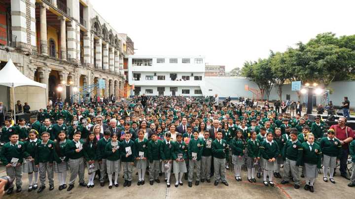 Convoca Mario Delgado a maestros a educación incluyente y emancipadora