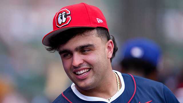 Report: Reds calling up top slugging prospect Sal Stewart from minors amid team's offensive struggles