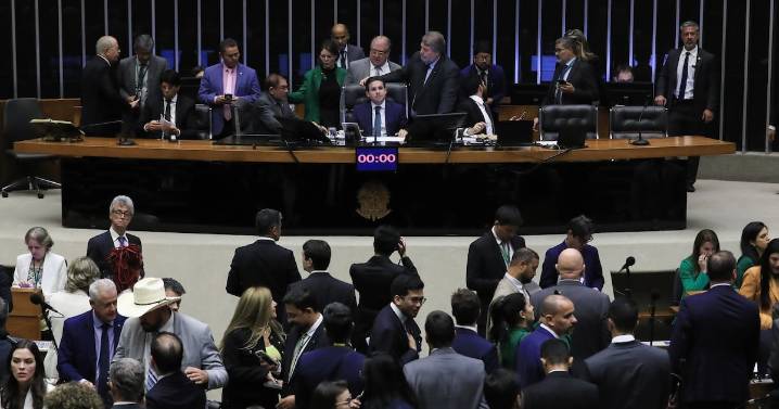 La polémica enmienda constitucional aprobada por los diputados brasileños para bloquear demandas contras legisladores
