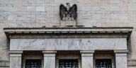Secretario del Tesoro de Estados Unidos reclama revisión 'independiente' de la Fed 