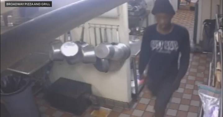 Video shows armed suspect escaping Long Beach police after hours