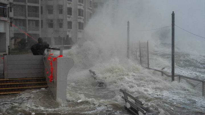 El supertifón Ragasa toca tierra en la provincia china de Cantón y obliga a evacuar a millones de personas