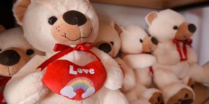 Colombia se rinde al ‘amigo secreto’: así gastarán millones en el Día del Amor y la Amistad