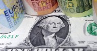 Dólar cae a mínimos de cuatro años frente al euro, a la espera de la Reserva Federal