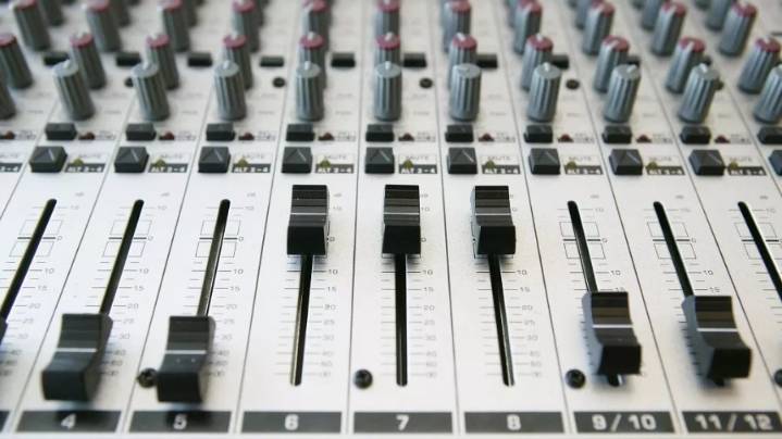 Baton Rouge music studio opens for artist collaboration and shows