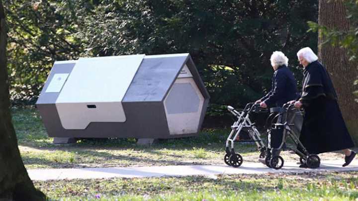 Alemania instala «Ulmer Nest», cápsulas para dar refugio y protección a las personas sin hogar