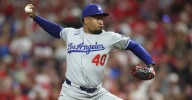 Braves shuffle bullpen again by adding Alexis Diaz, optioning Rolddy Munoz
