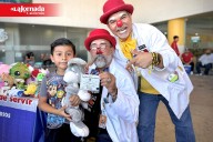 Payasitos llevan momentos de felicidad a niños en hospitales de Tijuana