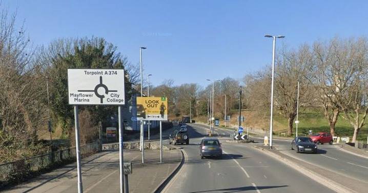 Live: Crash on roundabout causing queuing traffic in Stonehouse