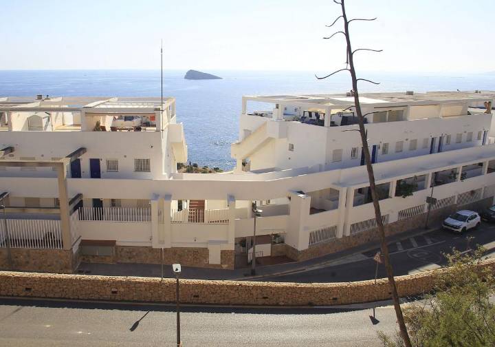 Una británica de 63 años estrangula a otra mujer con el cable de una aspiradora en Benidorm