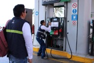 Reguladores mexicanos denuncian estaciones de gasolina por vender litros incompletos