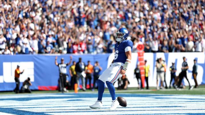 Former Roy, Corner Canyon QB Jaxson Dart Runs In First NFL Touchdown