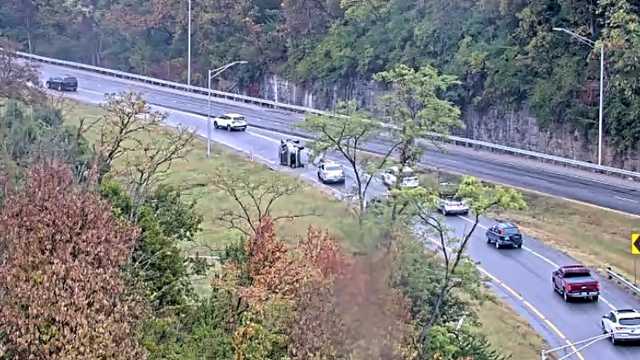 Crash blocks I-71 south ramp to I-264 west in Louisville