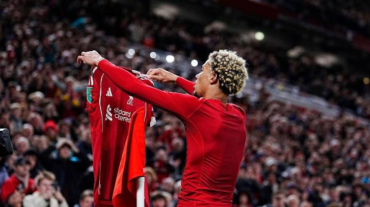 Liverpool's Hugo Ekitike apologizes for celebration that earned him a red card and suspension