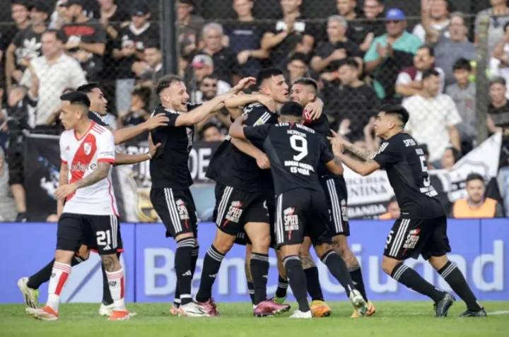 EN VIVO: Tras la eliminación en Brasil, River busca reponerse ante Riestra