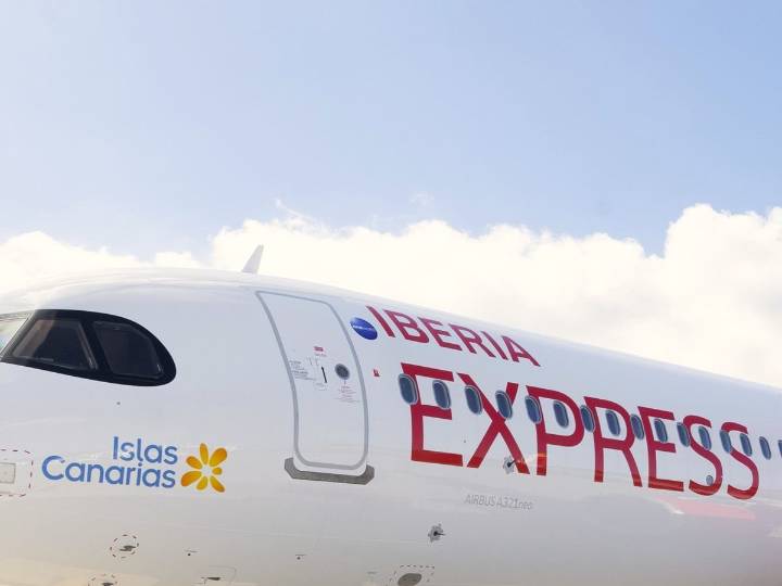 Vuela a Madrid desde 13 euros: Iberia Express lanza su mayor campaña de precios para residentes canarios