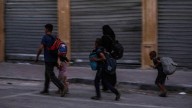 Palestinos son desplazados mientras Israel continúa con ataques aéreos en Gaza