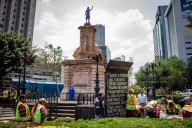 Colectivas denuncian retiro de vallas de Glorieta de Mujeres que Luchan; fue momentáneo dice Gobierno CDMX y reinstalan