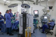 AI-guided cameras make solo surgery possible in step towards surgical automation