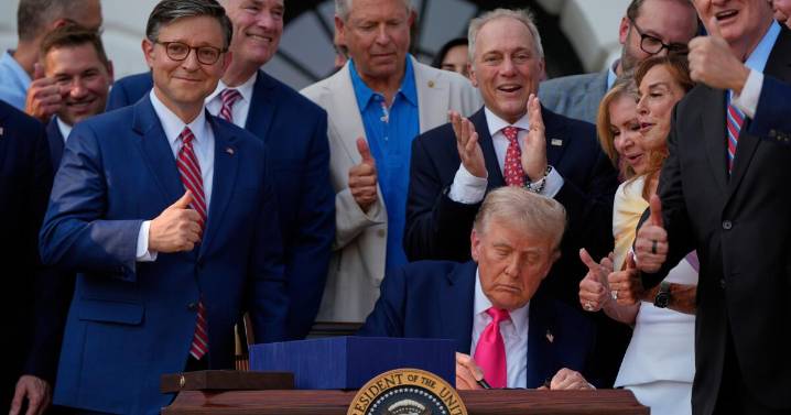 Ley de Trump impulsa medidas urgentes en estados demócratas, pero no en republicanos