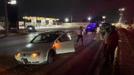 Conductor distraído choca contra cordón de retorno sobre la Torreón San Pedro