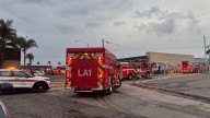 Incendio cerca una zona de edificios industriales en San Diego