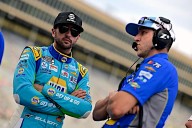 Analysts Bail Out Alan Gustafson as Chase Elliott Fans Turn on Him After Bristol Shocker Analysts defend Alan Gustafson as Chase Elliott fans rage over Bristol’s 38th