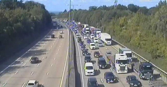 M25 closed: Motorway shut to traffic between Junction 8 and 9 after vehicle fire