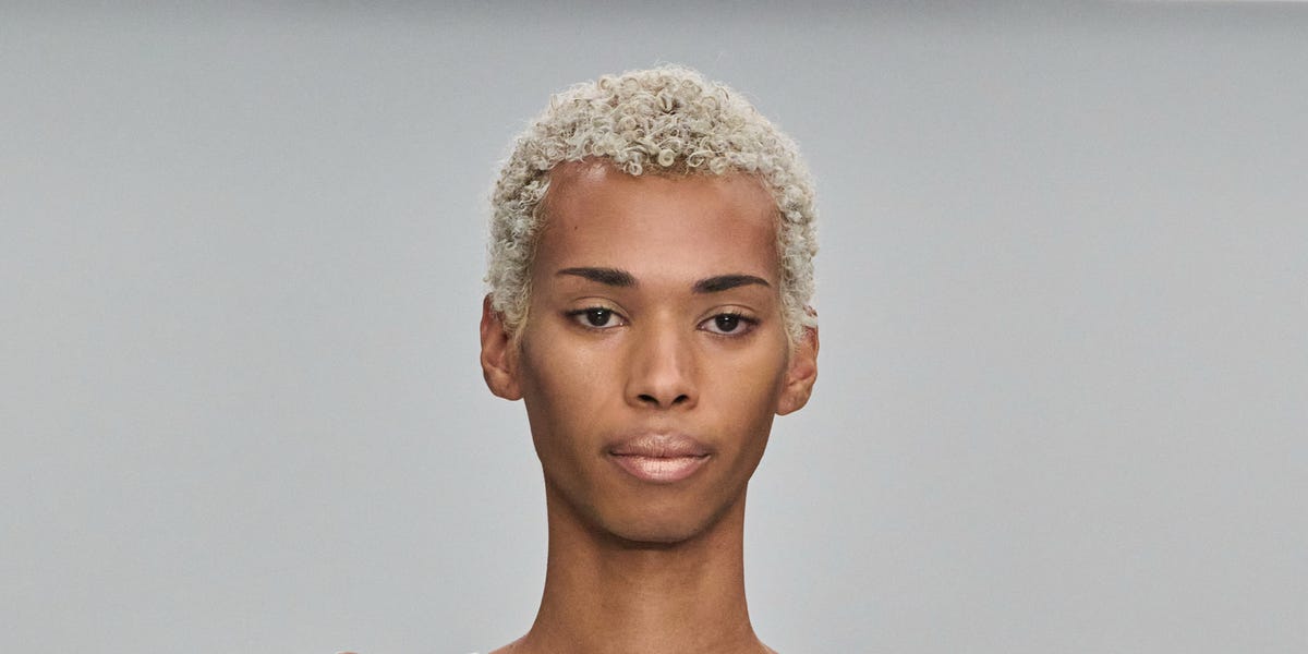 CONNER IVES - Detalles